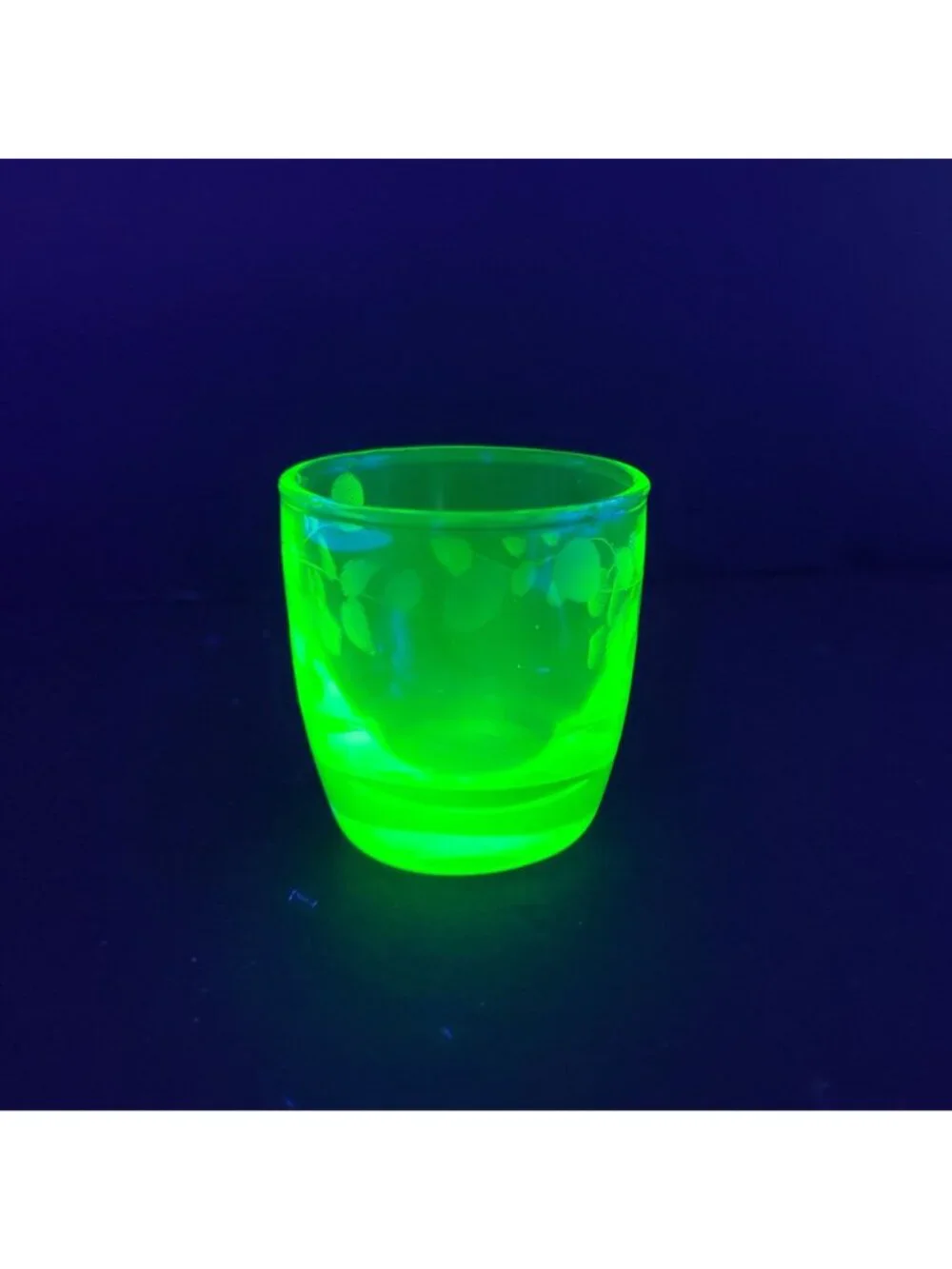 Vintage Uranium Vaseline Wheel Cut Etched Shot Glass Glows 2